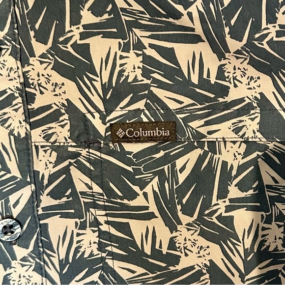 Columbia Men’s Button Down Short Sleeve Shirt Blue Green Tropical Print Sz M - Picture 4 of 8